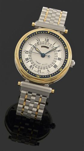FORGET. ANNÉES 90. Montre bracelet en acier et or jaune avec boîtier rond godronné. Cadran argent guilloché avec chiffres romains peints, aiguilles en acier bleui luminescentes, indication du jour et de la date par guichet (anglais), trotteuse centrale. L