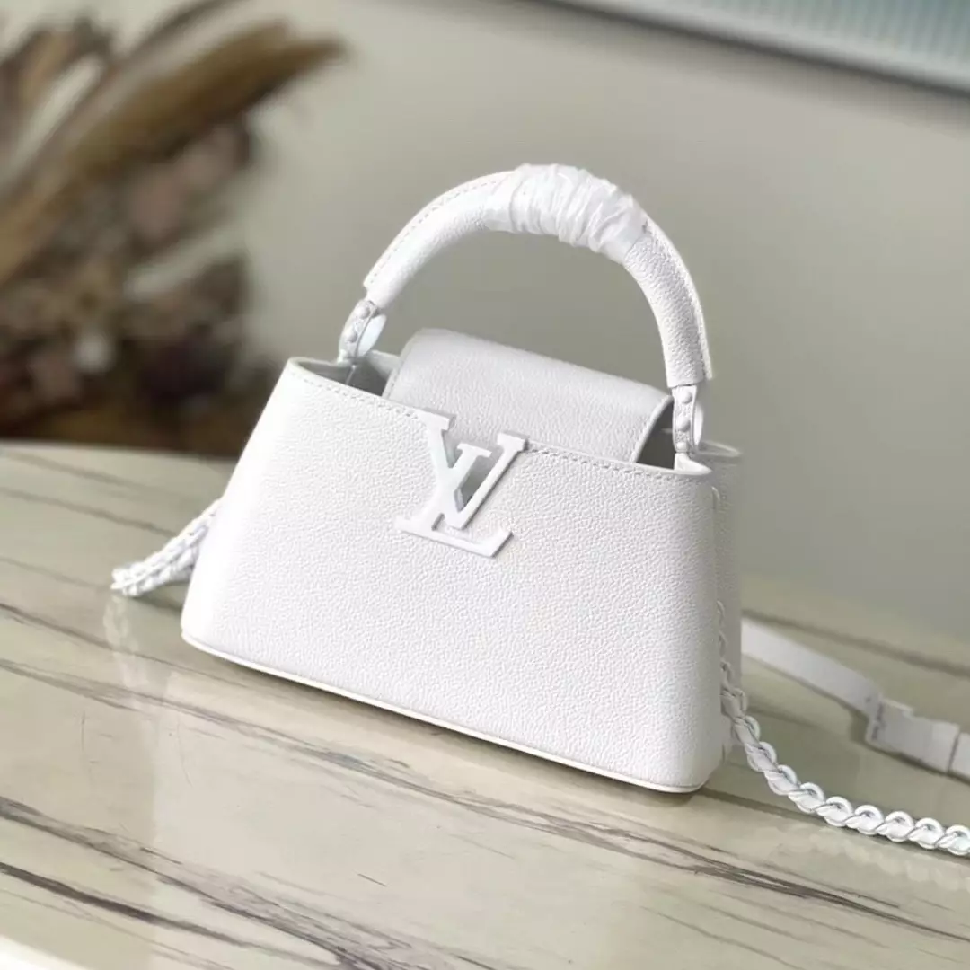 Louis Vuitton LV Capucines Handbags White Leather 21cm